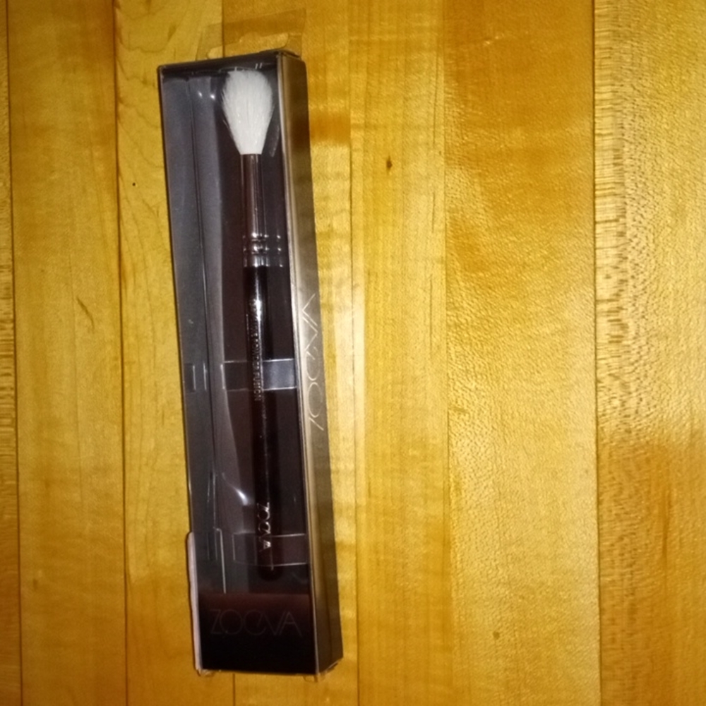 Zoeva 134 Brush luxe powder fusion eyeshadow & highlighter nib